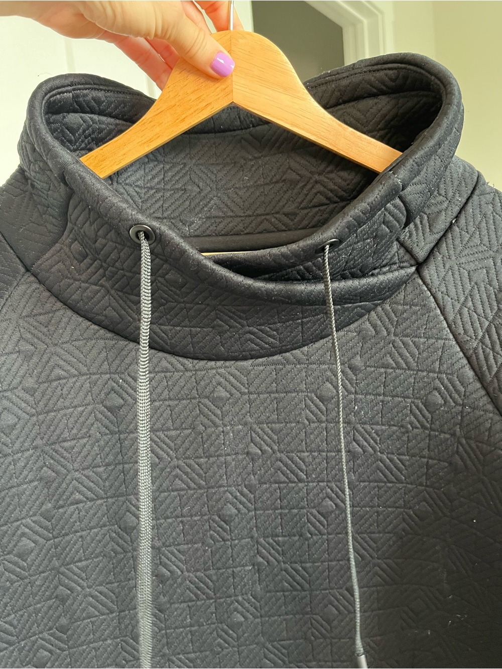 Athleta Black Jacquard Quilted Cowl Neck Hoodie Pullover Thumbhole Size Large - Picture 5 of 12